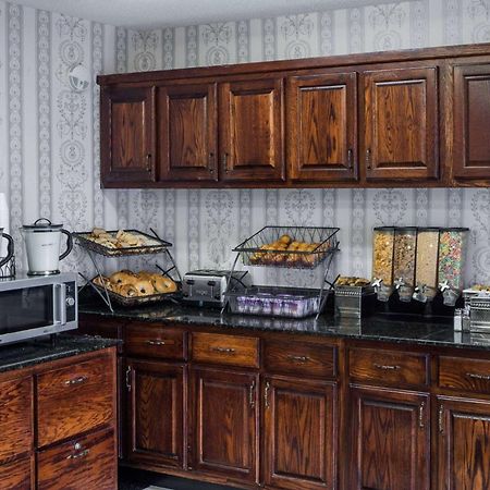 Motel Baymont By Wyndham Cleveland Esterno foto